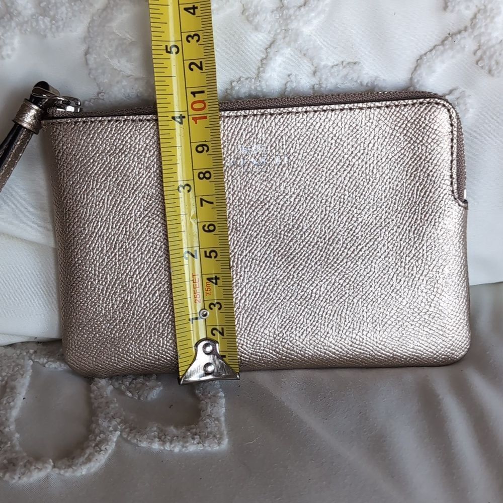 COACH Corner Zip Wristlet Metallic crossgrain leather RARE color- Rose Gold - Picture 15 of 17